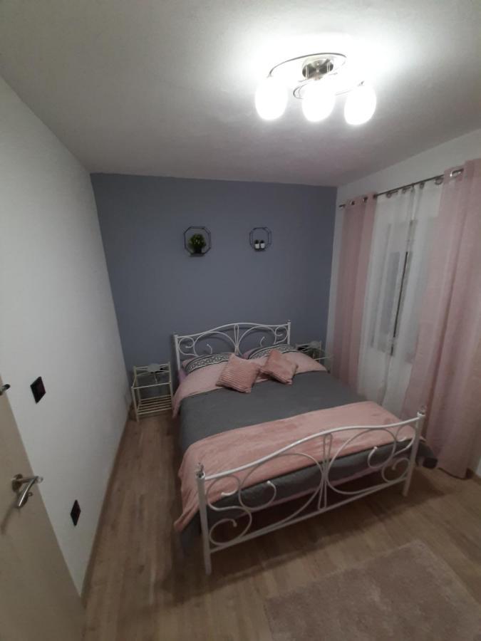 Ferienhaus Karlo Pridraga Екстер'єр фото