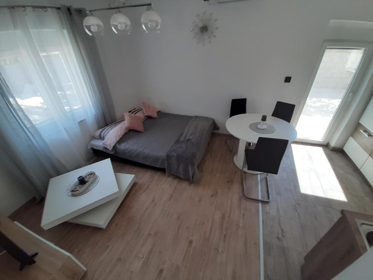 Ferienhaus Karlo Pridraga Екстер'єр фото