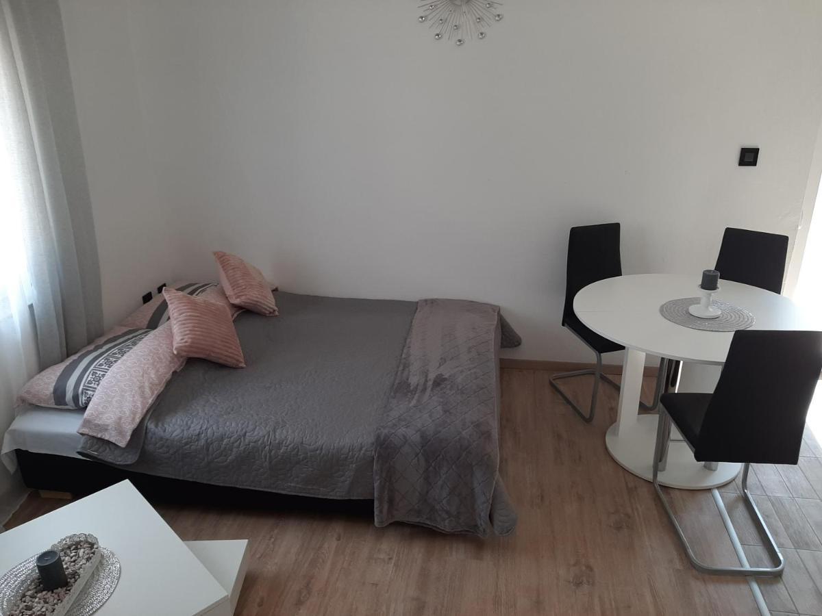 Ferienhaus Karlo Pridraga Екстер'єр фото