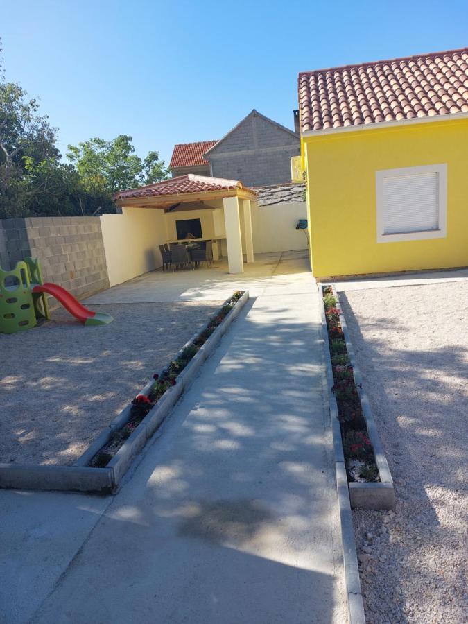 Ferienhaus Karlo Pridraga Екстер'єр фото