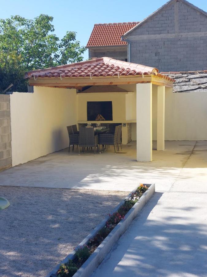 Ferienhaus Karlo Pridraga Екстер'єр фото