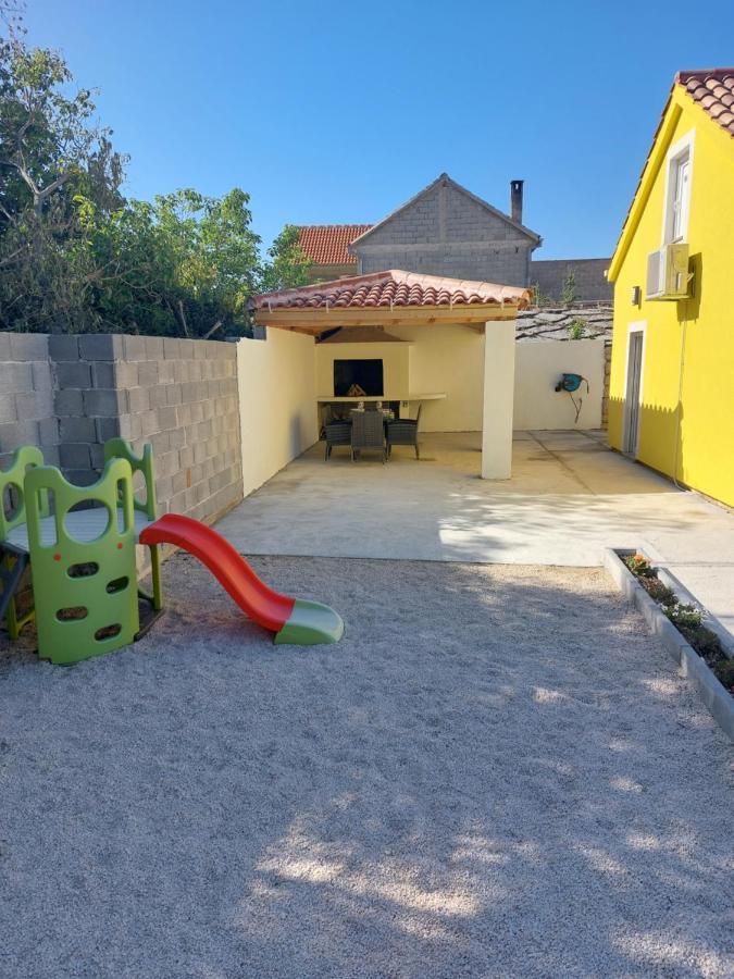 Ferienhaus Karlo Pridraga Екстер'єр фото